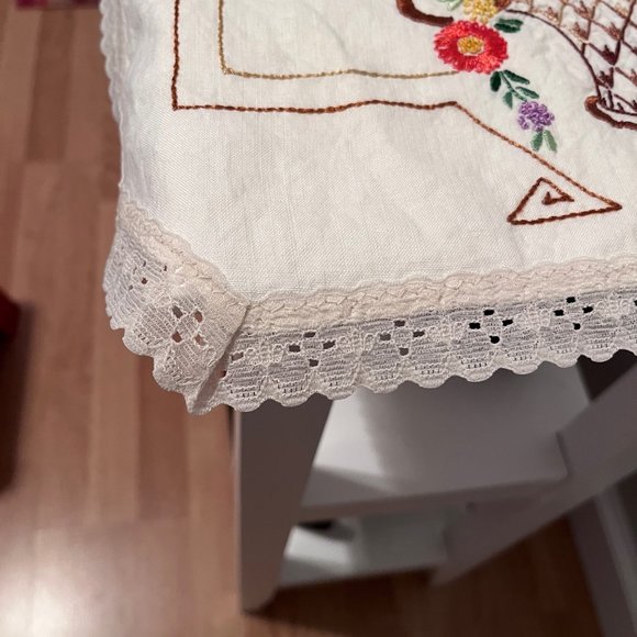 Vintage Hand Embroidered Table Runner Basket of Flowers Design - Picture 5 of 9